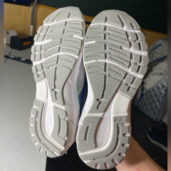 Brooks Womens Adrenaline GTS 22 1203531B045 Gray Running Shoes Sneakers Sz 9.5 B - Picture 5 of 9